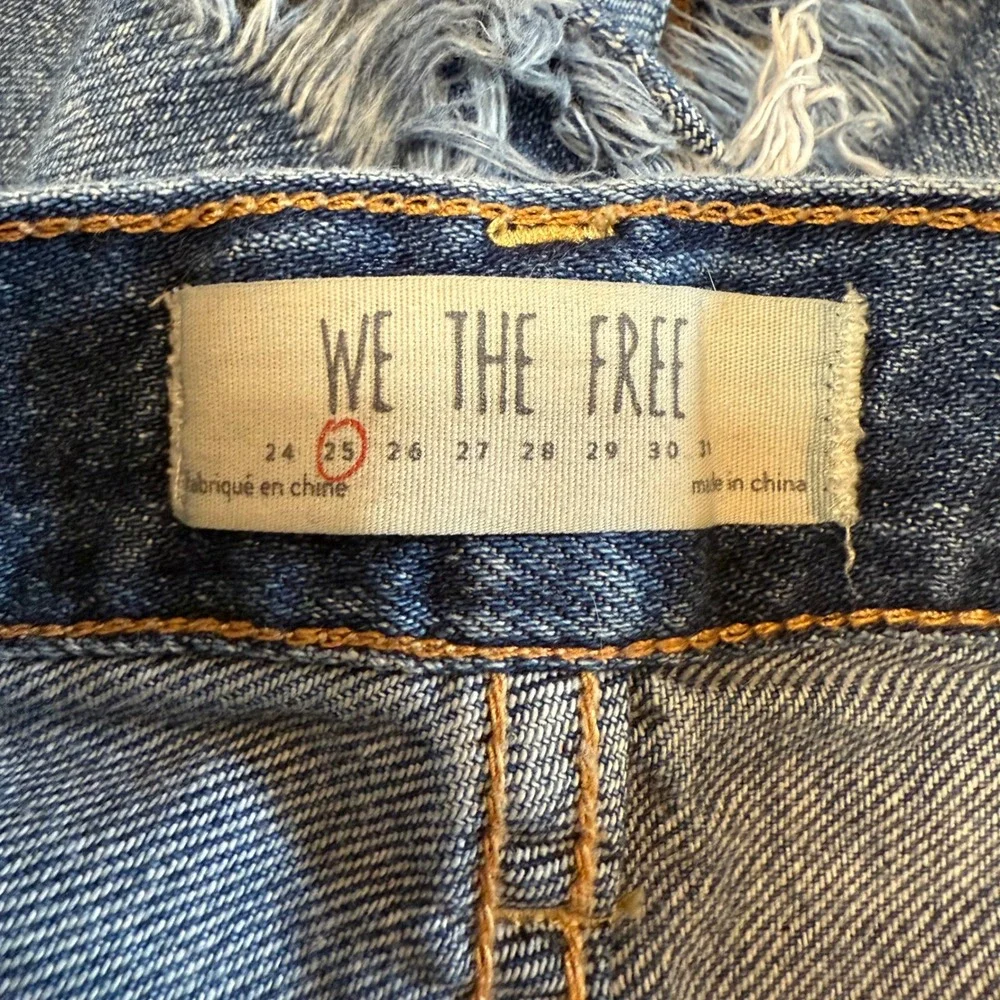 We The Free Shorts Womens 25 Byron Bay Cut‎ Off Heavy Distressed Destroyed Denim